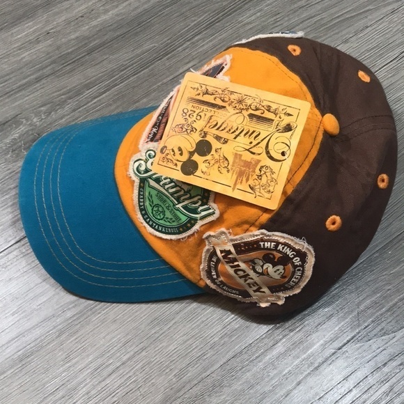 Disney Parks NWT Donald, Oswald, Grumpy, & Mickey Character Beer Label Cap - Picture 3 of 10